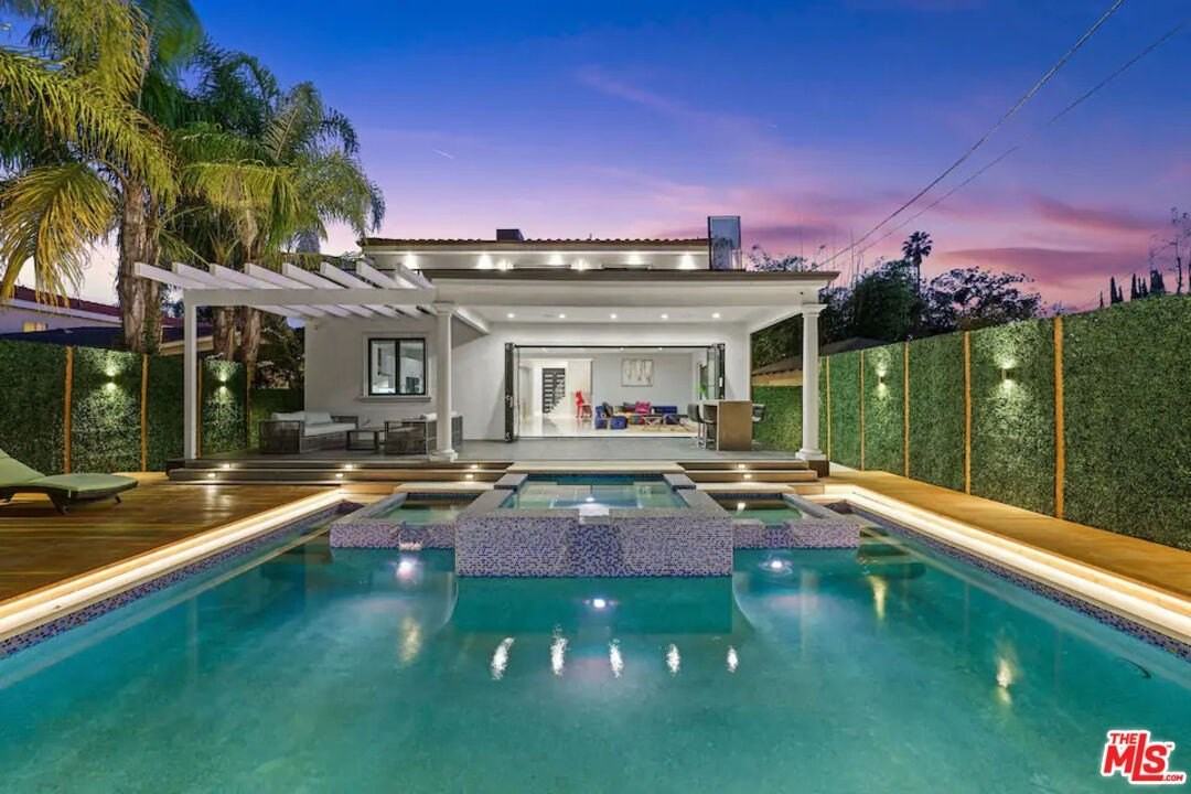 14817 Otsego Street - Photo 4 of 50