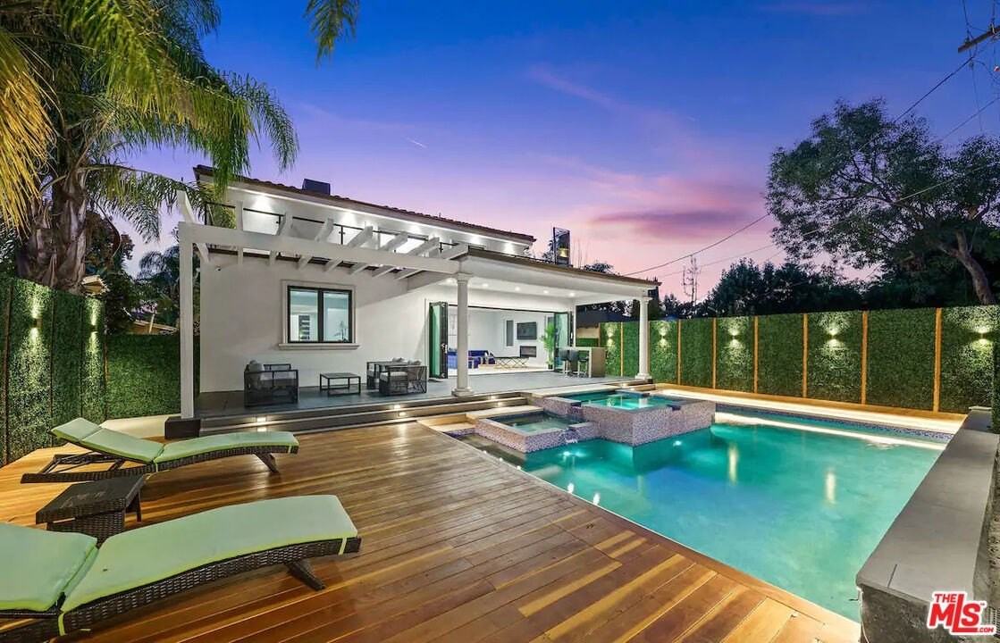 14817 Otsego Street - Photo 5 of 50