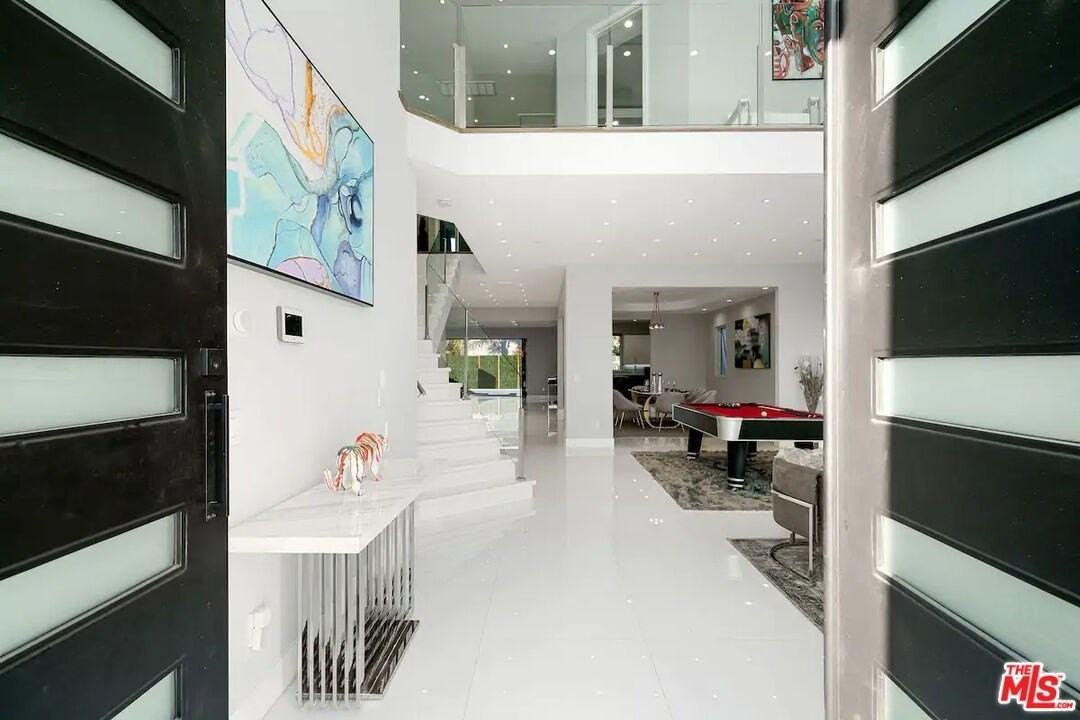 14817 Otsego Street - Photo 6 of 50