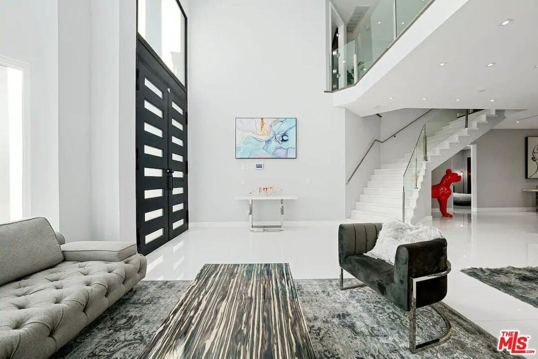 14817 Otsego Street - Photo 7 of 50