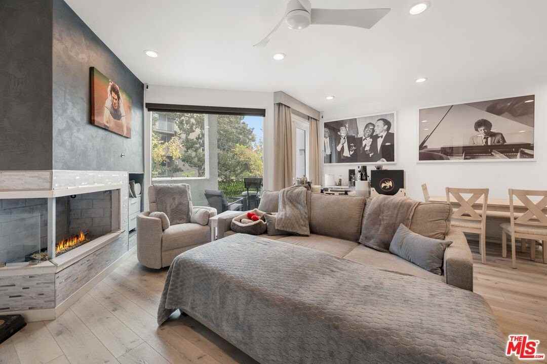 8601 West Knoll Drive #5 - Photo 4 of 34