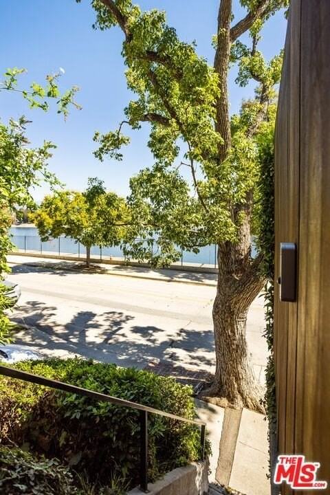 2055 West Silver Lake Drive - Photo 3 of 17