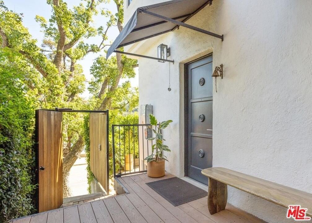 2055 West Silver Lake Drive - Photo 4 of 17