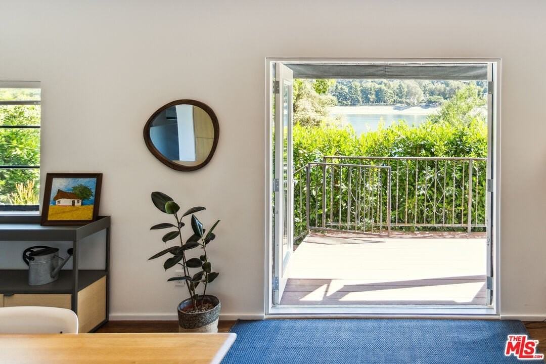 2055 West Silver Lake Drive - Photo 5 of 17