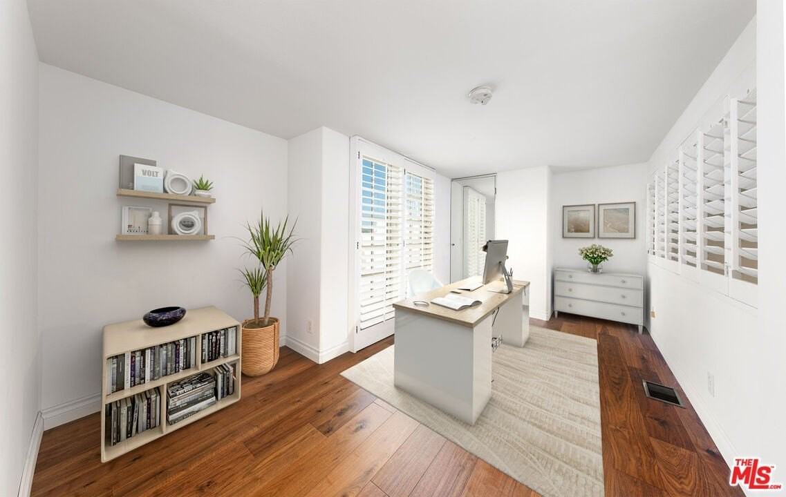 2333 Oak Street #2 - Photo 6 of 30