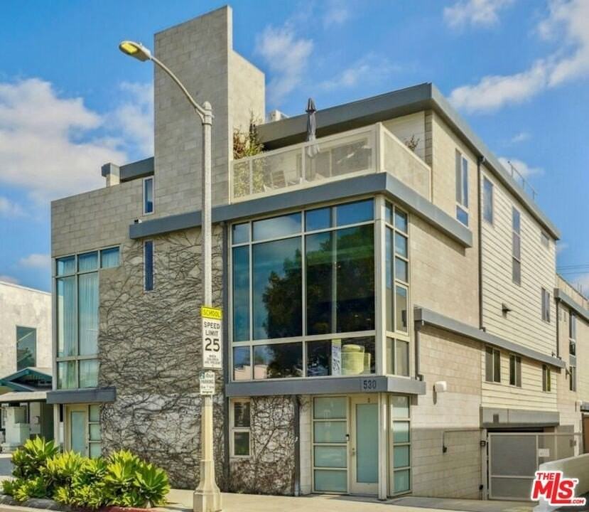 530 North Larchmont Boulevard #4