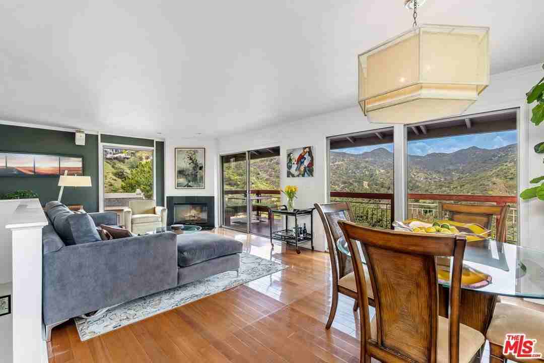 2843 Lambert Dr - Photo 2 of 28