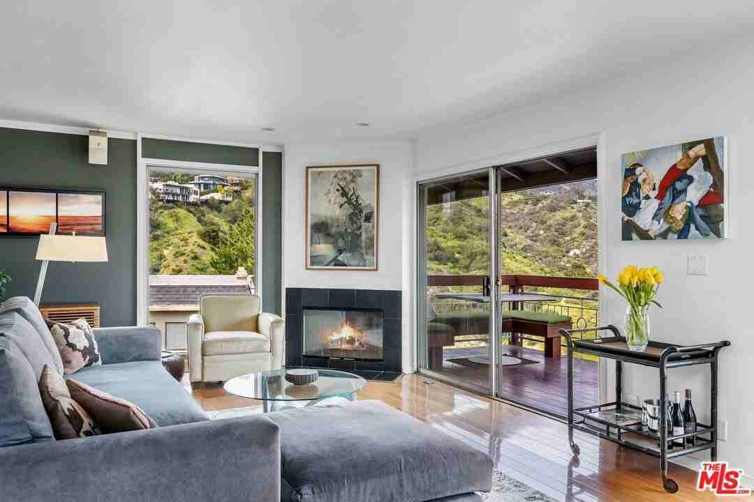 2843 Lambert Dr - Photo 4 of 28