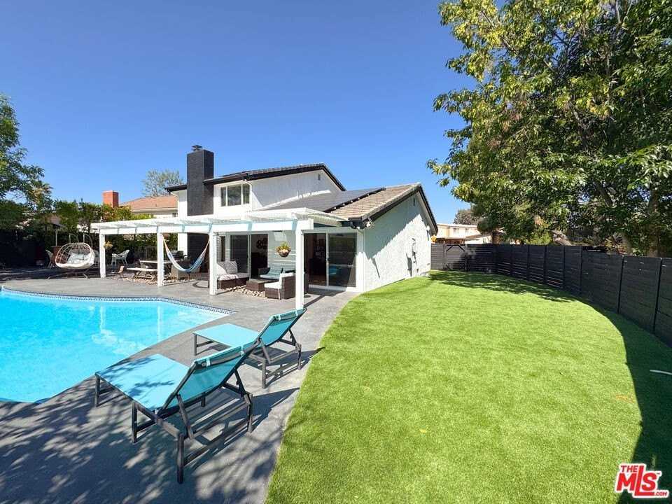 4327 Cezanne Avenue - Photo 3 of 20