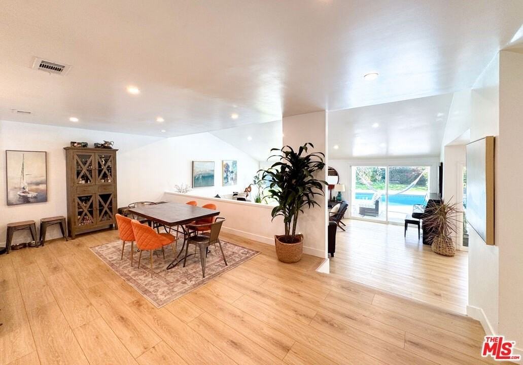 4327 Cezanne Avenue - Photo 5 of 20