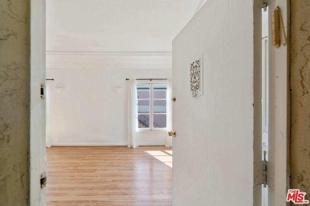 1232 S Orange Grove Ave - Photo 4 of 36