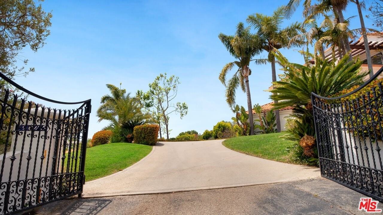 29675 Harvester Road - Photo 4 of 36