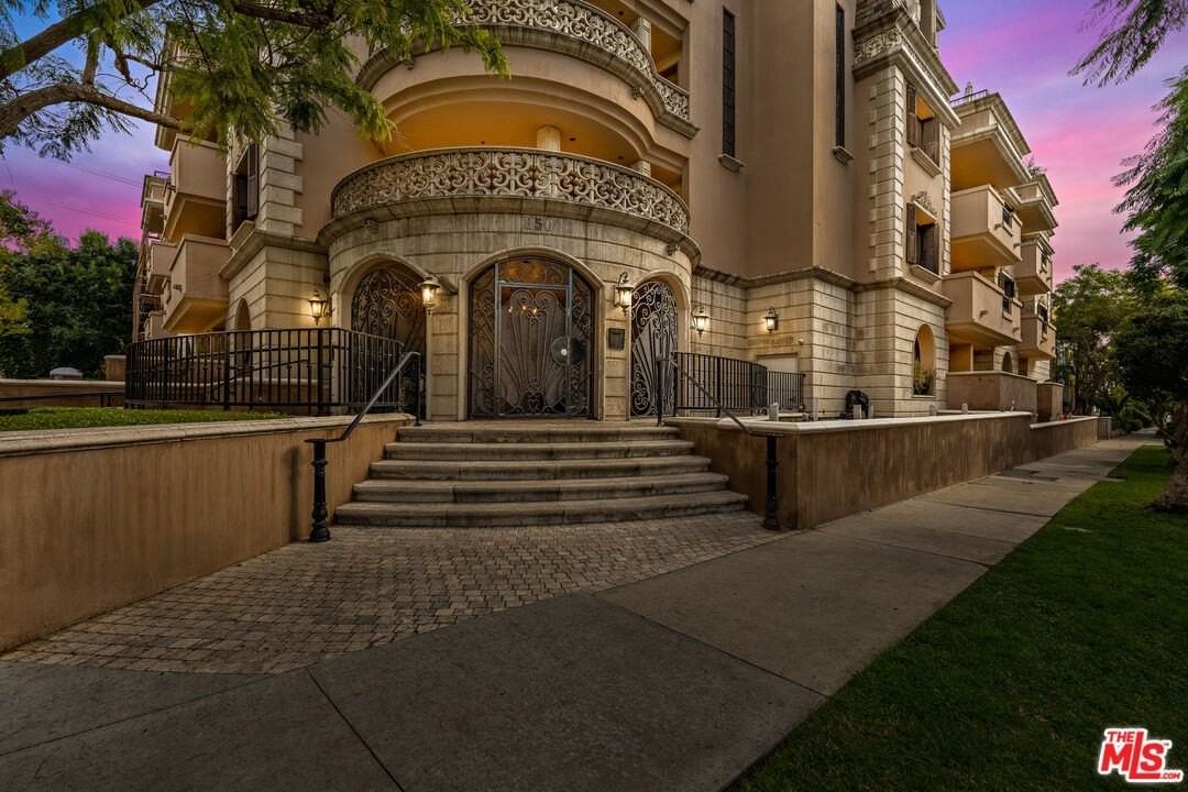 850 North Croft Avenue #303 - Photo 2 of 32