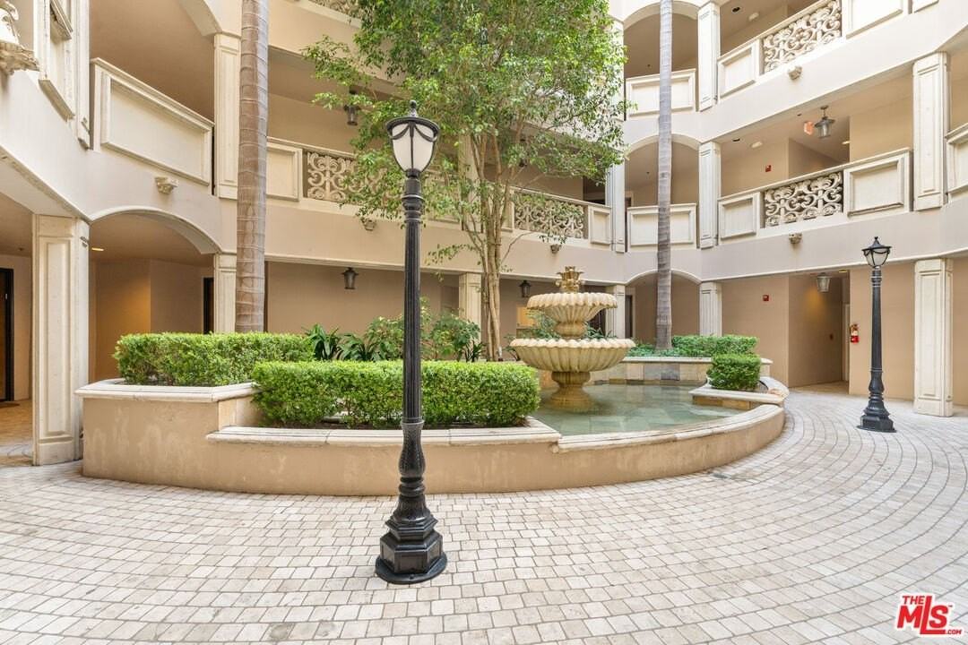 850 North Croft Avenue #303 - Photo 5 of 32