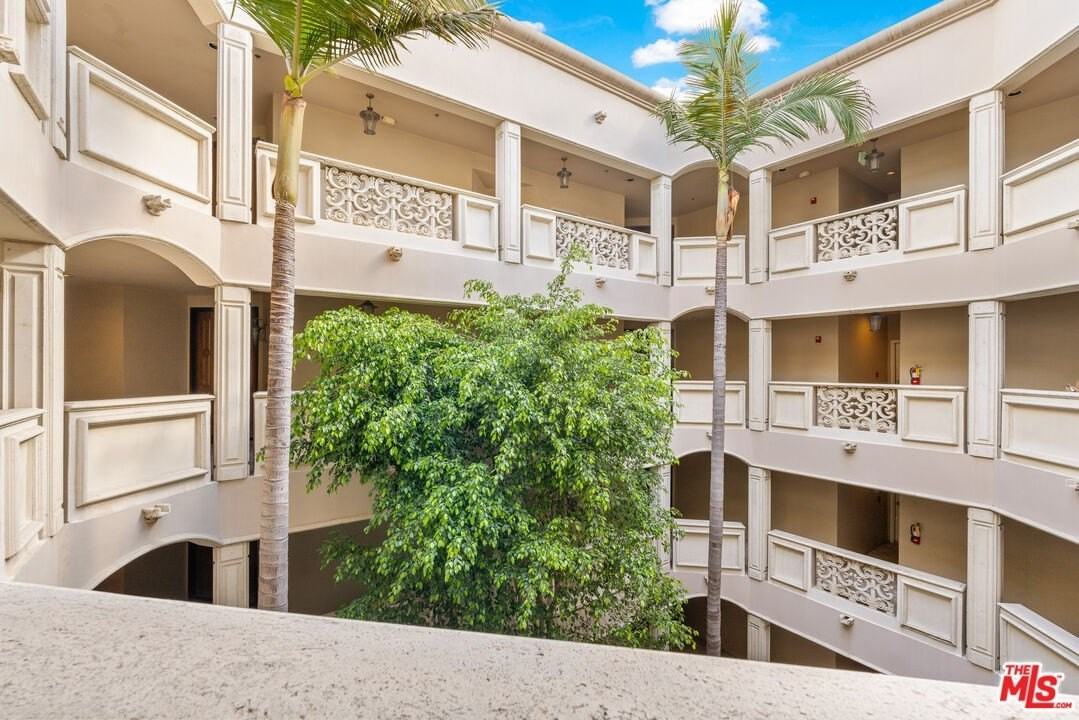 850 North Croft Avenue #303 - Photo 6 of 32