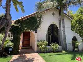 featured image of 401 North Kings Road