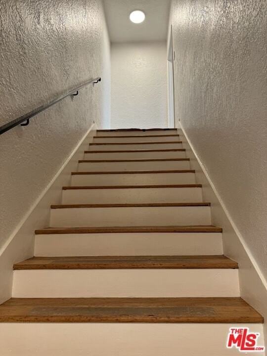 122 N Orange Dr - Photo 3 of 24