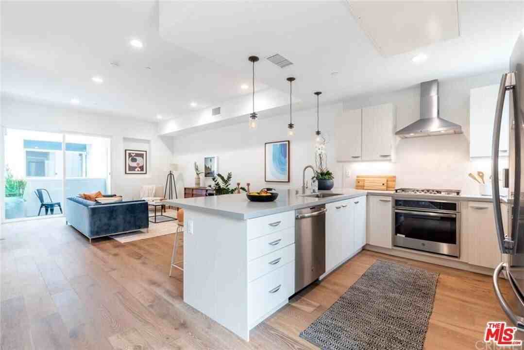 4821 Craner Avenue - Photo 5 of 14