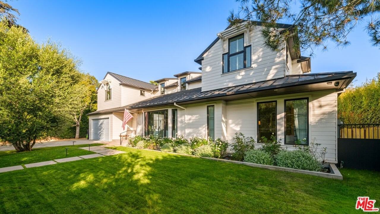 720 Amalfi Dr - Photo 2 of 27