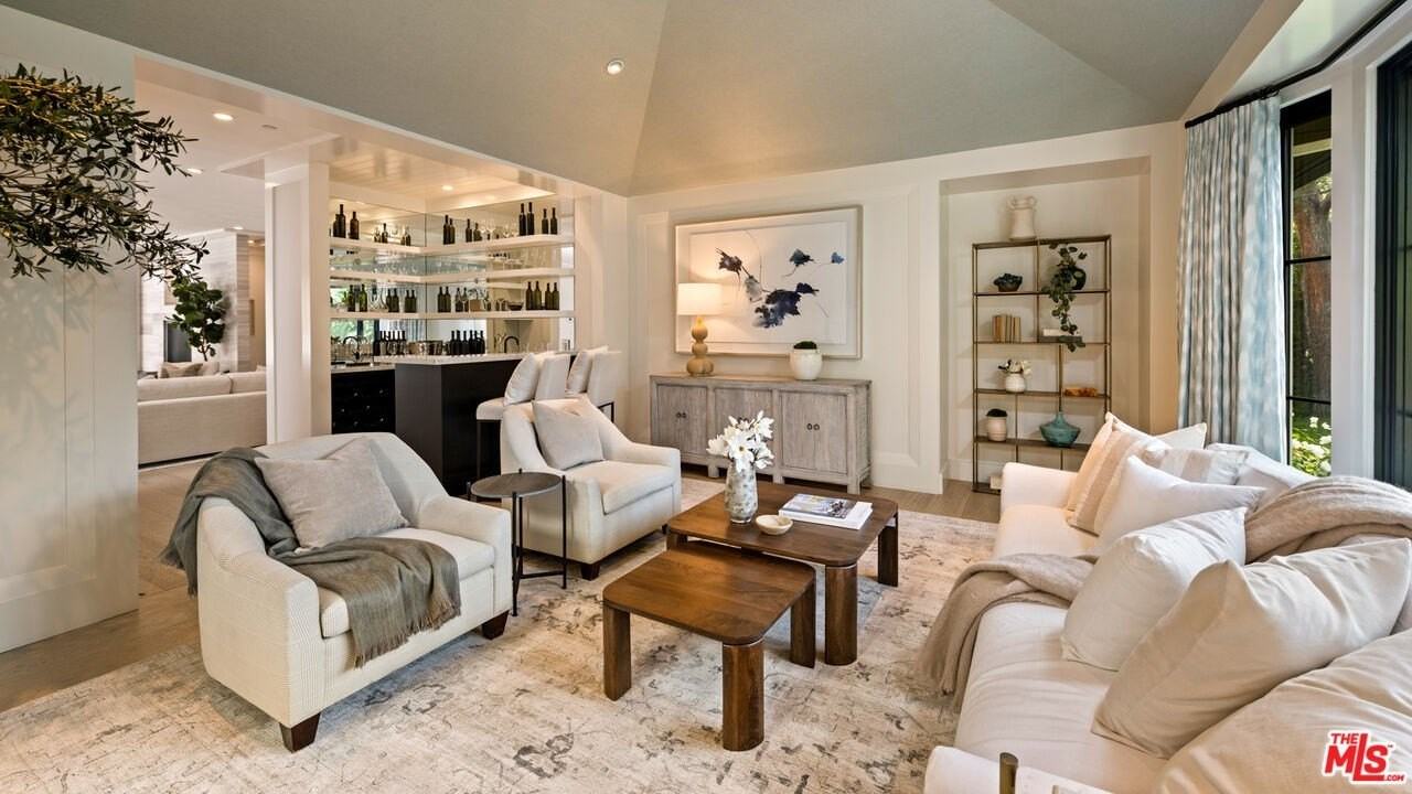 720 Amalfi Dr - Photo 6 of 27