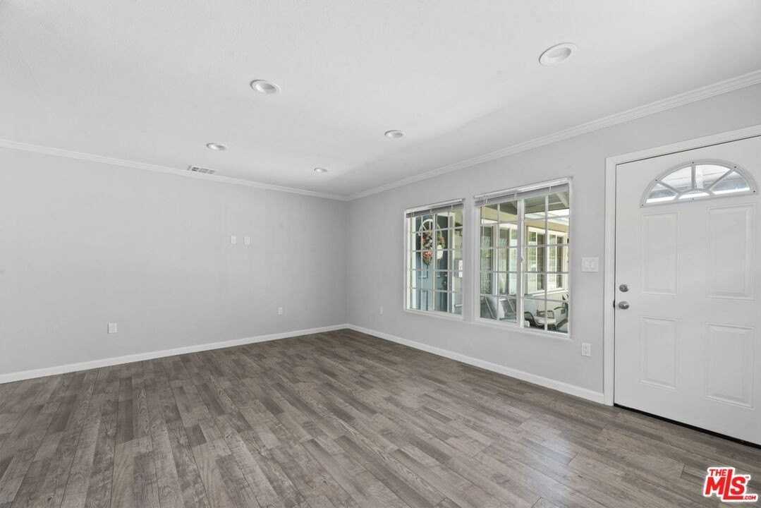 1960 N Ontario St - Photo 4 of 16