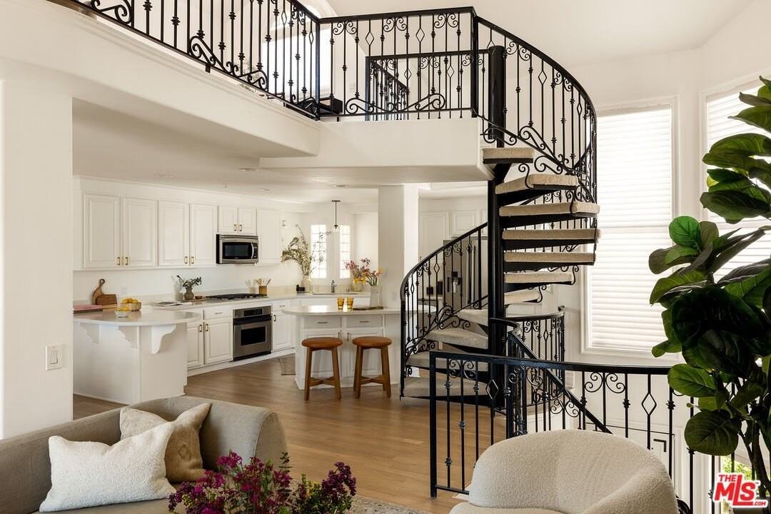 911 7th Street #D - Photo 6 of 23