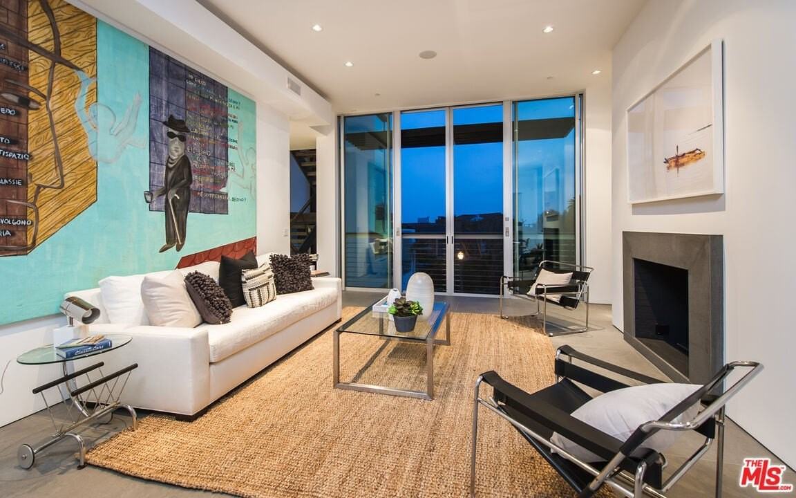 1352 Miller Dr - Photo 4 of 46