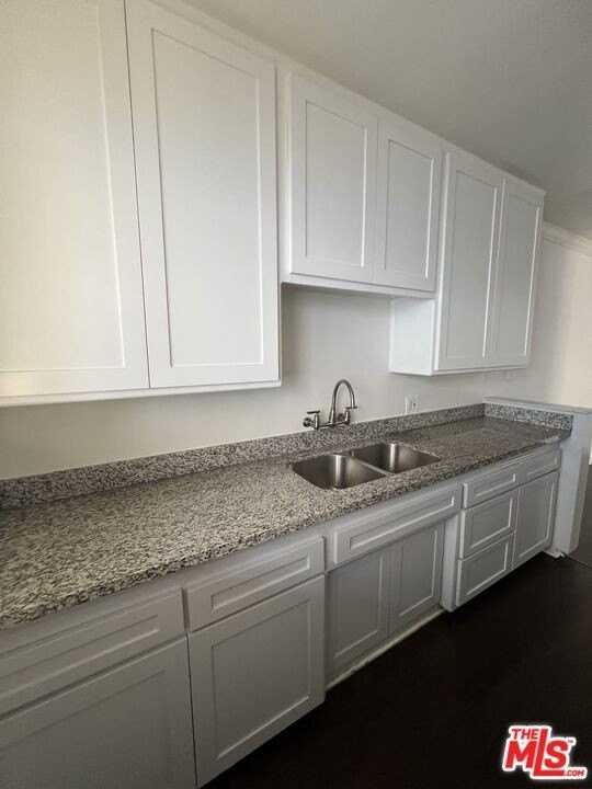 1015 North Edinburgh Avenue #5 - Photo 4 of 9