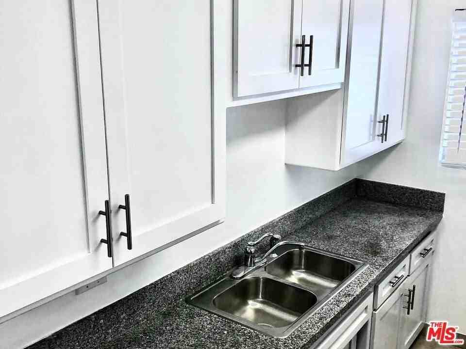 1015 North Edinburgh Avenue #5 - Photo 5 of 9