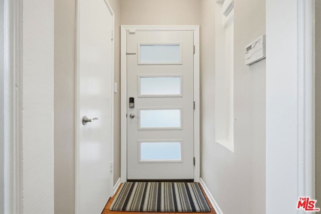 15040 Hamlin Street - Photo 7 of 50