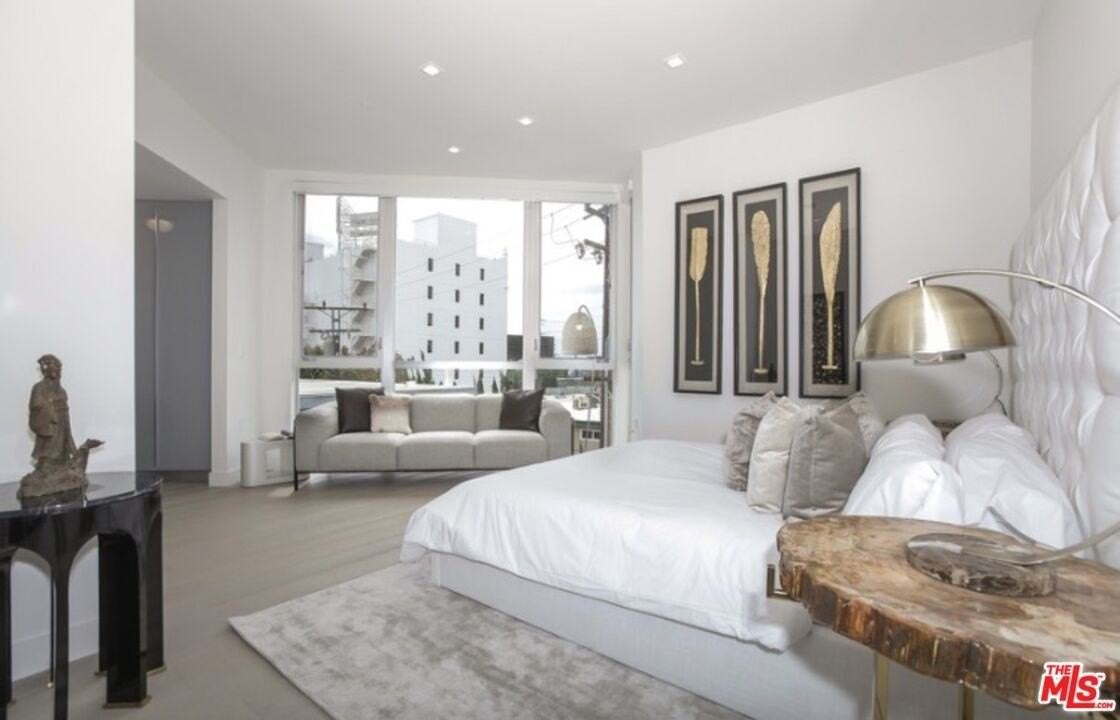 1125 North Kings Road #PH8 - Photo 4 of 14