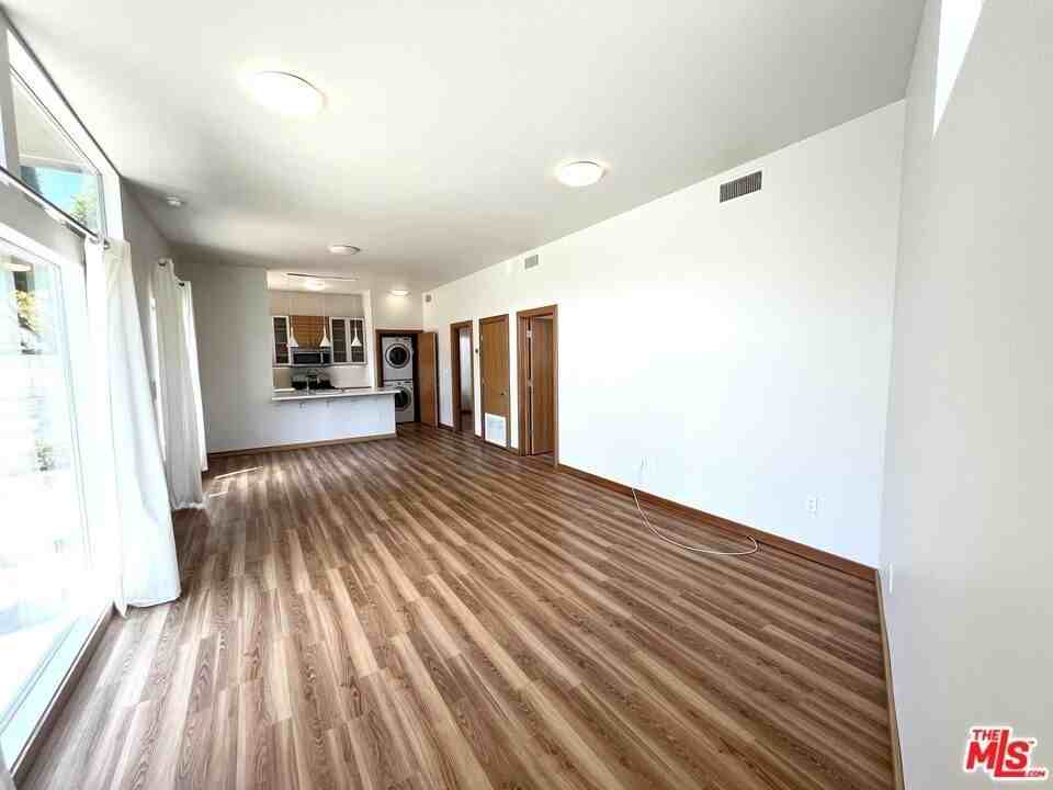 501 N San Vicente Blvd - Photo 3 of 37