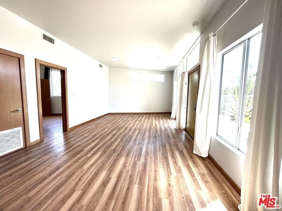 501 N San Vicente Blvd - Photo 4 of 37