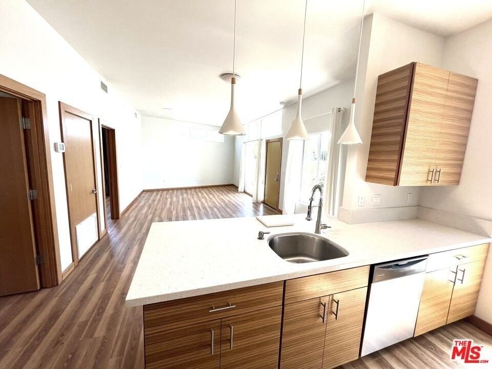 501 N San Vicente Blvd - Photo 5 of 37