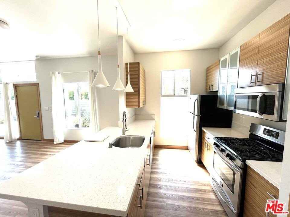 501 N San Vicente Blvd - Photo 6 of 37