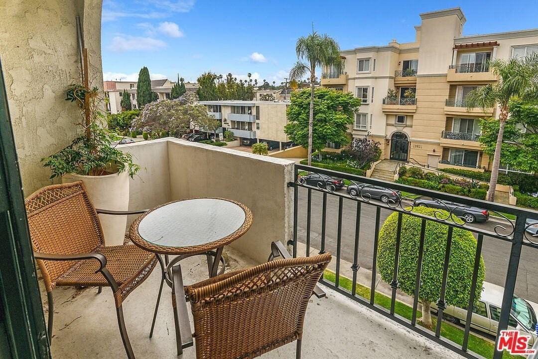 11920 Dorothy St Apt 302 #302 - Photo 4 of 28