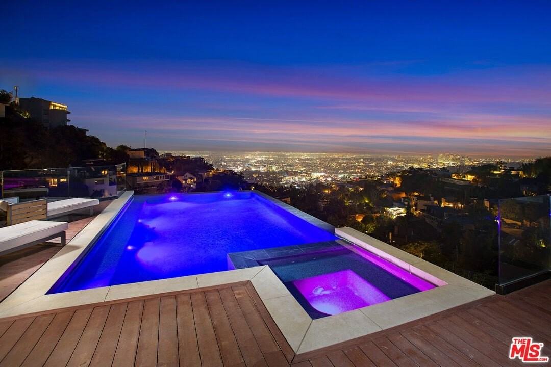 1733 Sunset Plaza Drive - Photo 4 of 44