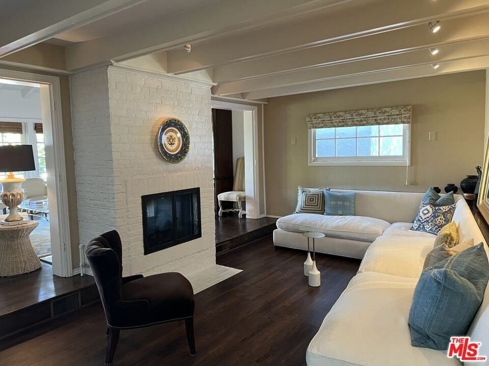 8050 Mulholland Dr - Photo 6 of 26