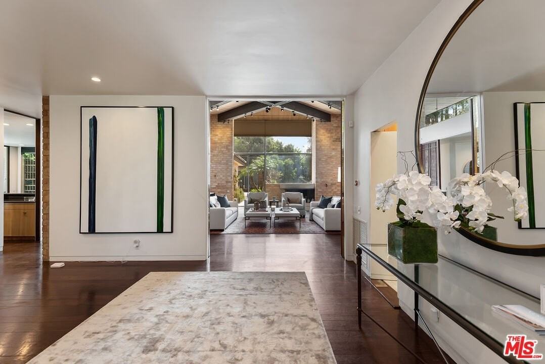 1018 Summit Dr - Photo 3 of 21