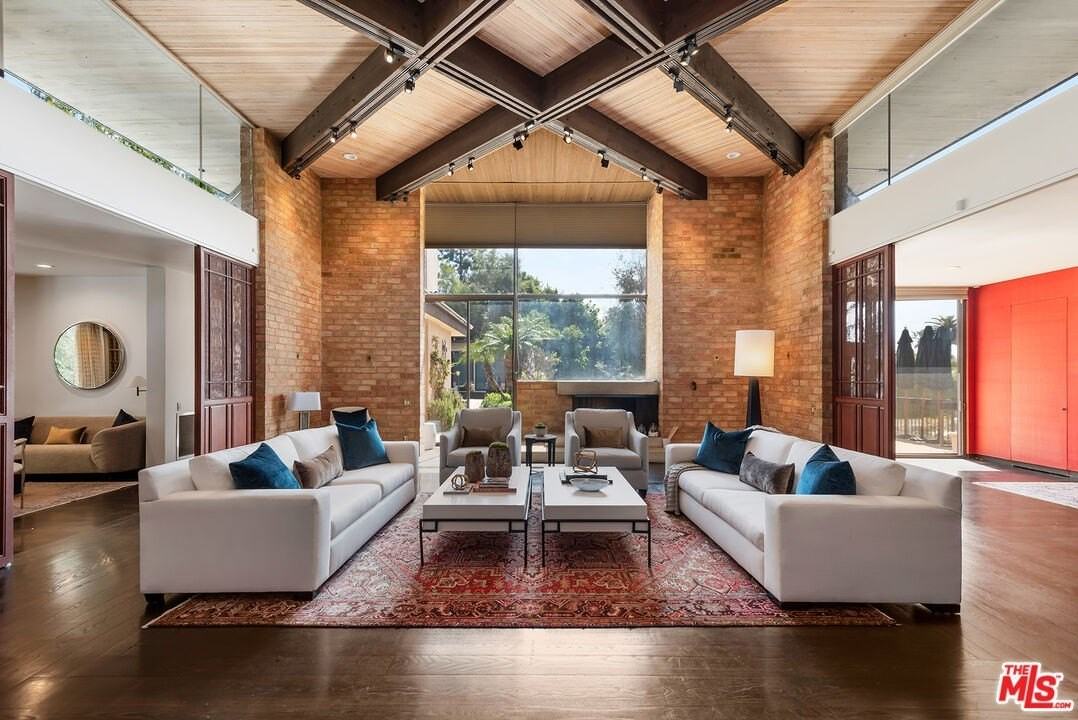 1018 Summit Dr - Photo 4 of 21