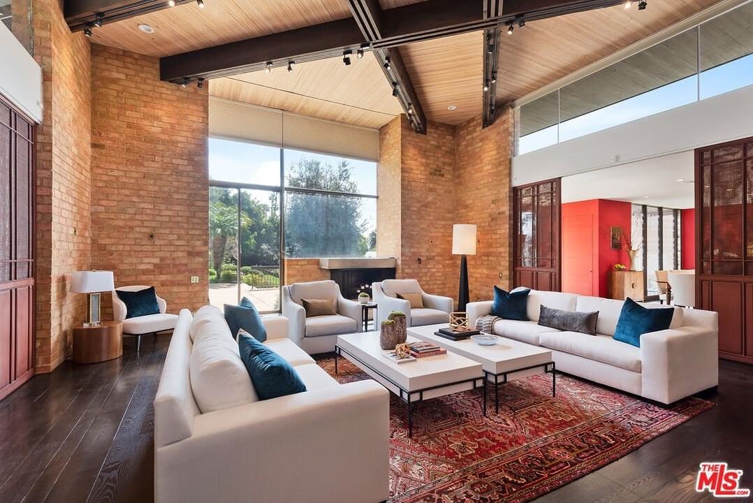 1018 Summit Dr - Photo 5 of 21