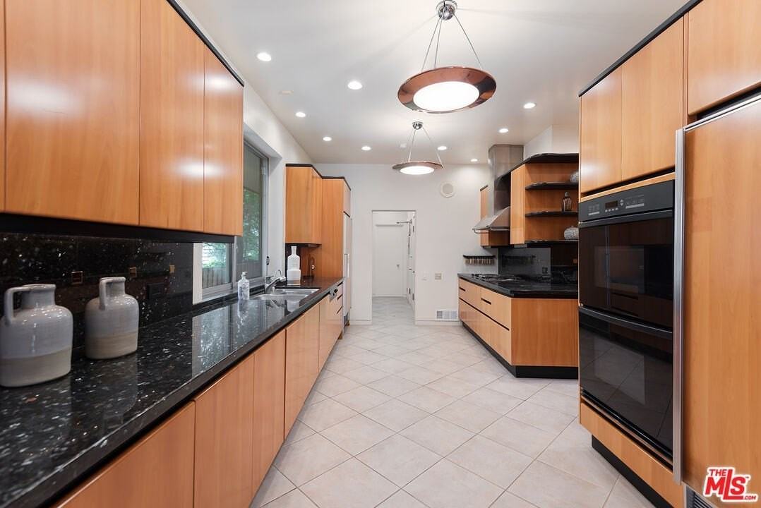 1018 Summit Dr - Photo 7 of 21