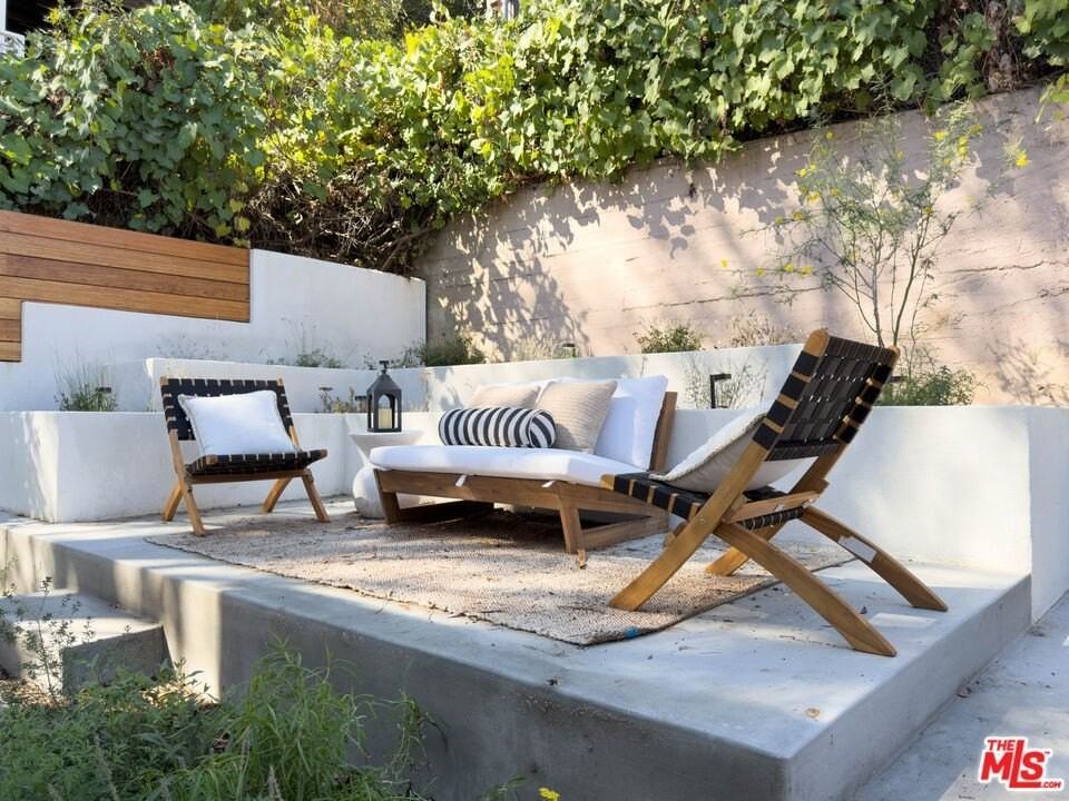 2220 Aaron Street - Photo 2 of 20