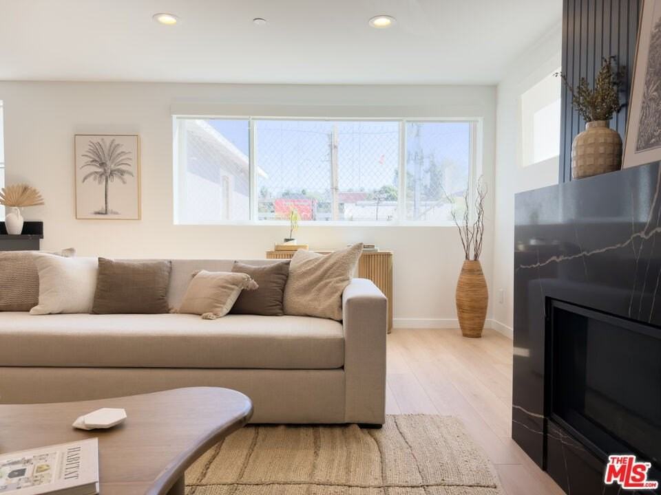 2220 Aaron Street - Photo 5 of 20