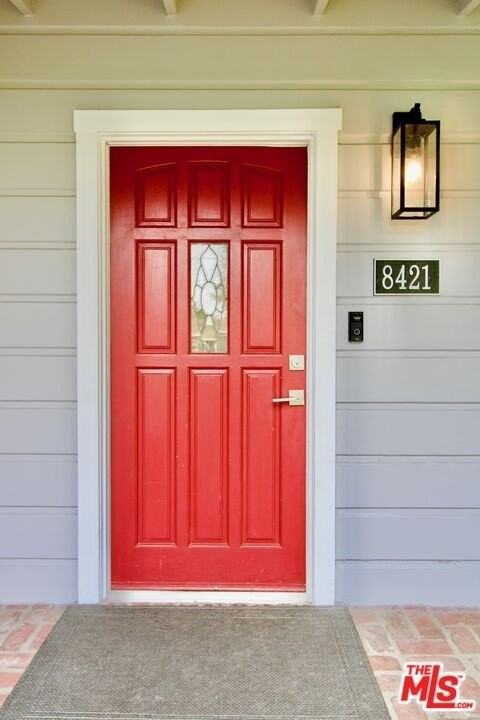 8421 Darby Avenue - Photo 4 of 38