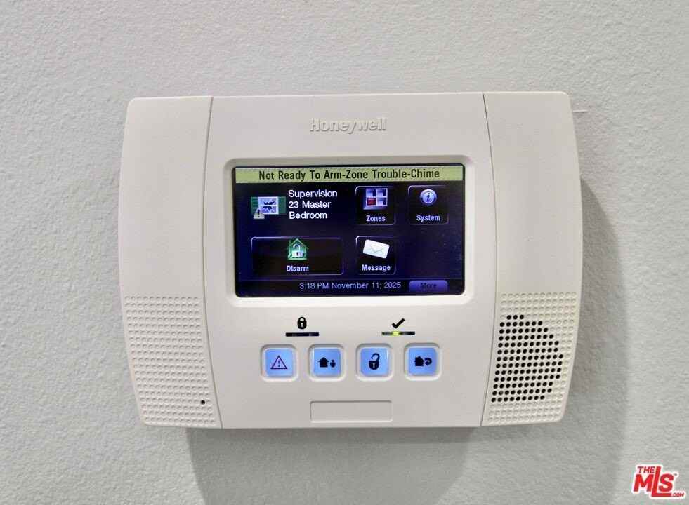 8421 Darby Avenue - Photo 6 of 38