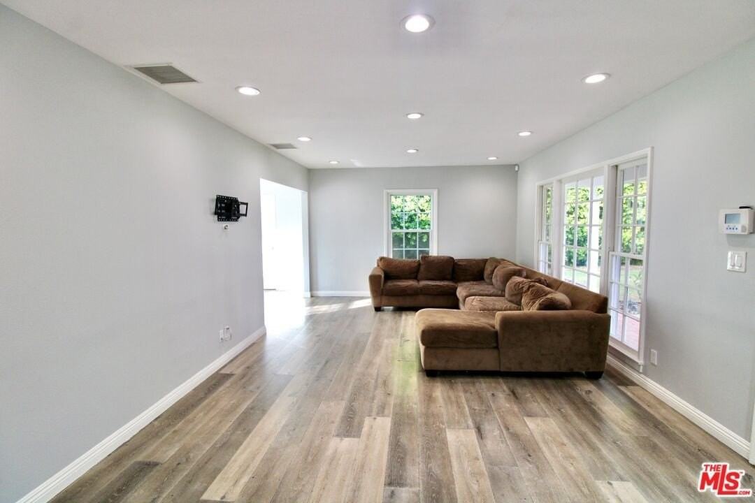 8421 Darby Avenue - Photo 7 of 38