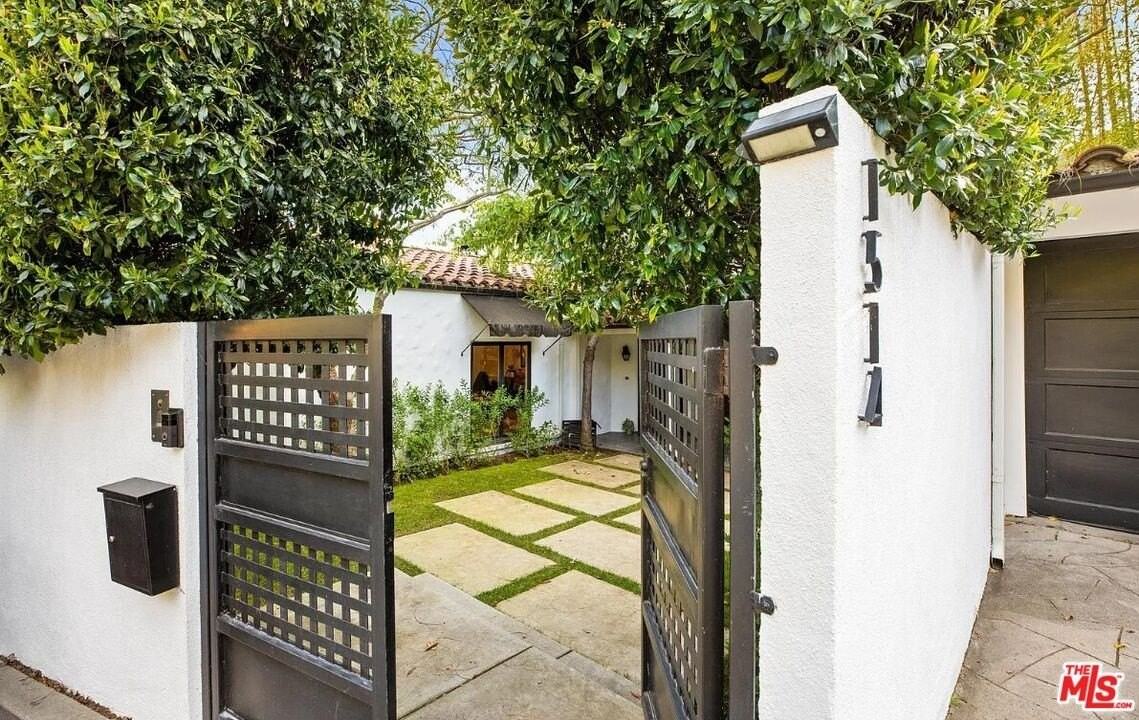 1514 Sunset Plaza Dr - Photo 4 of 44