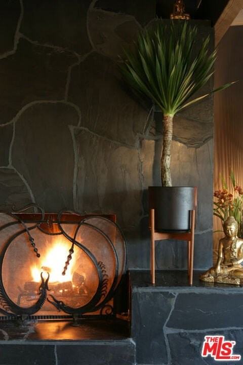 8147 Mulholland Ter - Photo 4 of 31