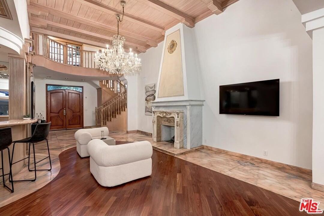 133 South Swall Drive - Photo 5 of 26